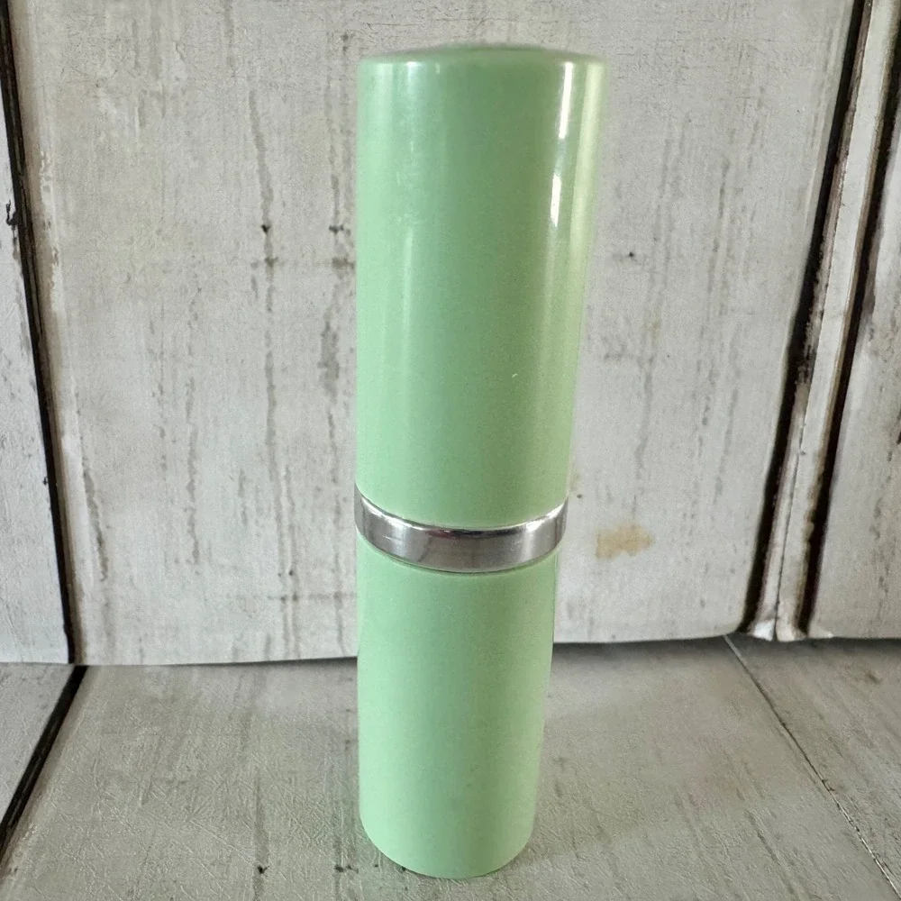 Clinique A Different Grape Different Lipstick Berry Plum Satin Finish Green Tube